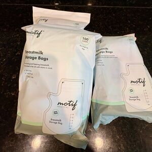 Motif Medical Breastmilk Storage Bags - Light Mint & White (100 Count)
